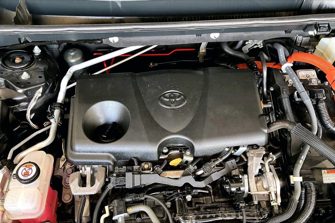 Used 2021 Toyota RAV4 XLE w/ Convenience Package image 32