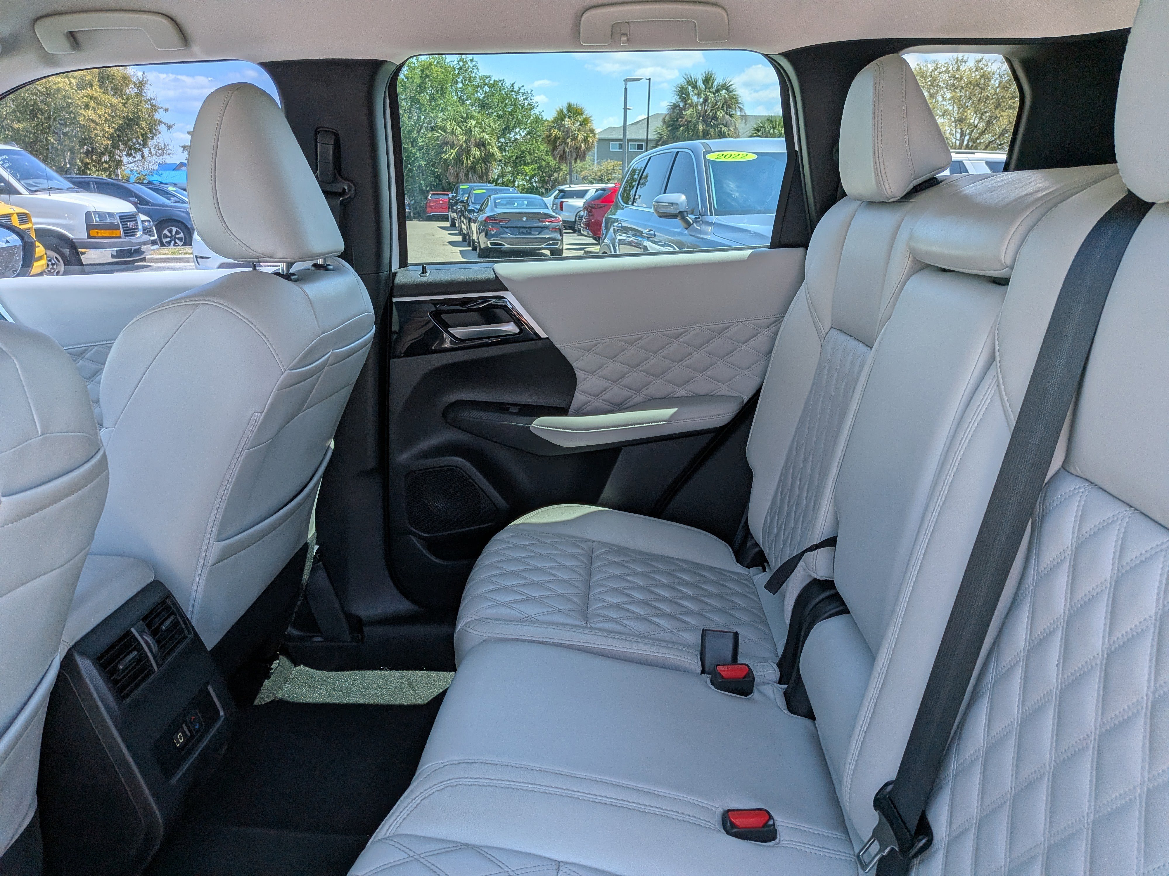 Used 2022 Mitsubishi Outlander SEL image 15