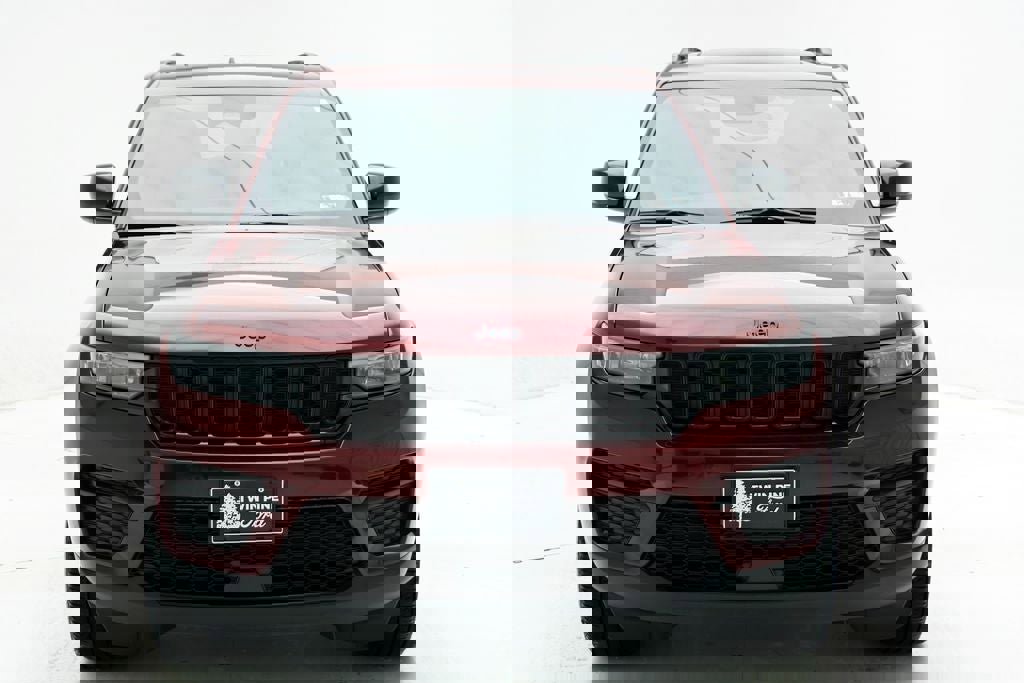 Used 2024 Jeep Grand Cherokee Altitude image 4