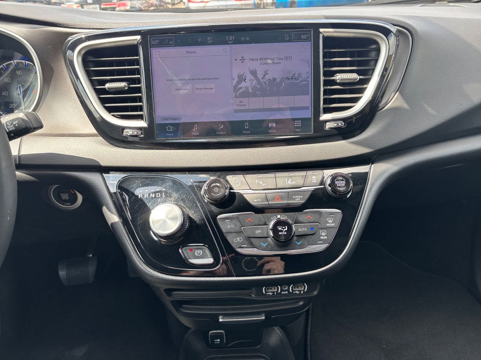 Used 2025 Chrysler Pacifica Select image 17