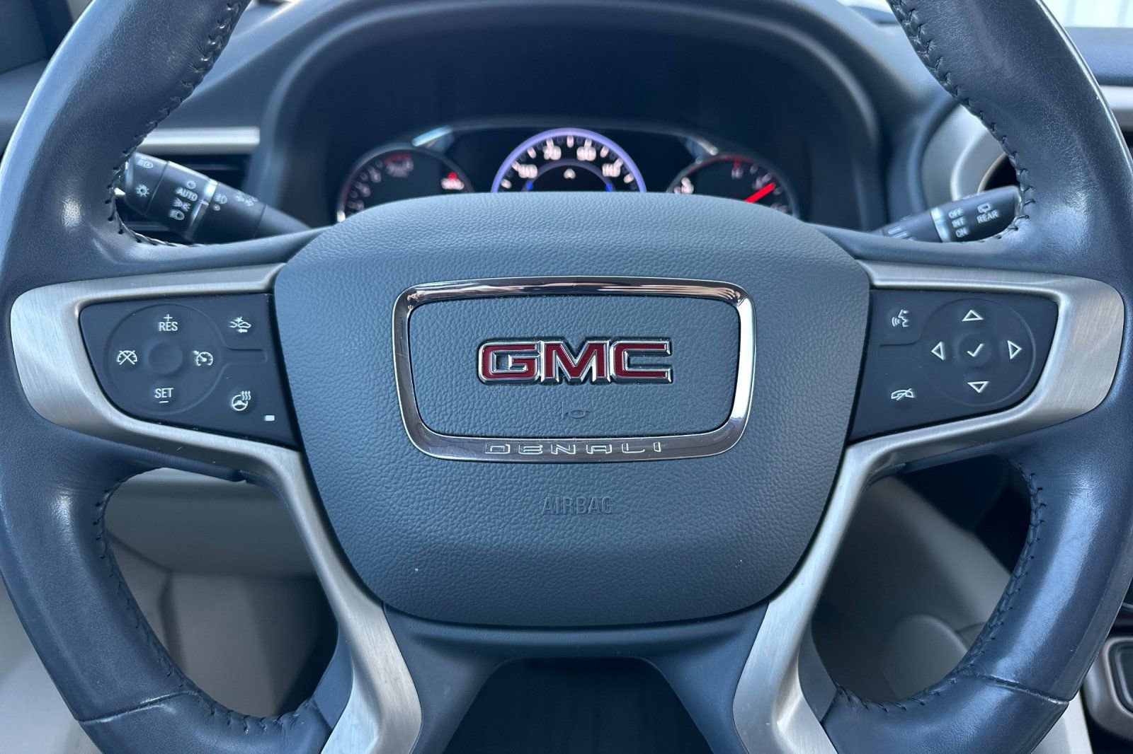 Used 2021 GMC Acadia Denali w/ Denali Ultimate Package AWD/4WD image 36