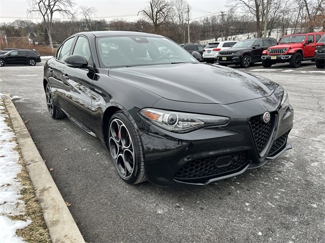 Used 2023 Alfa Romeo Giulia Veloce image 2