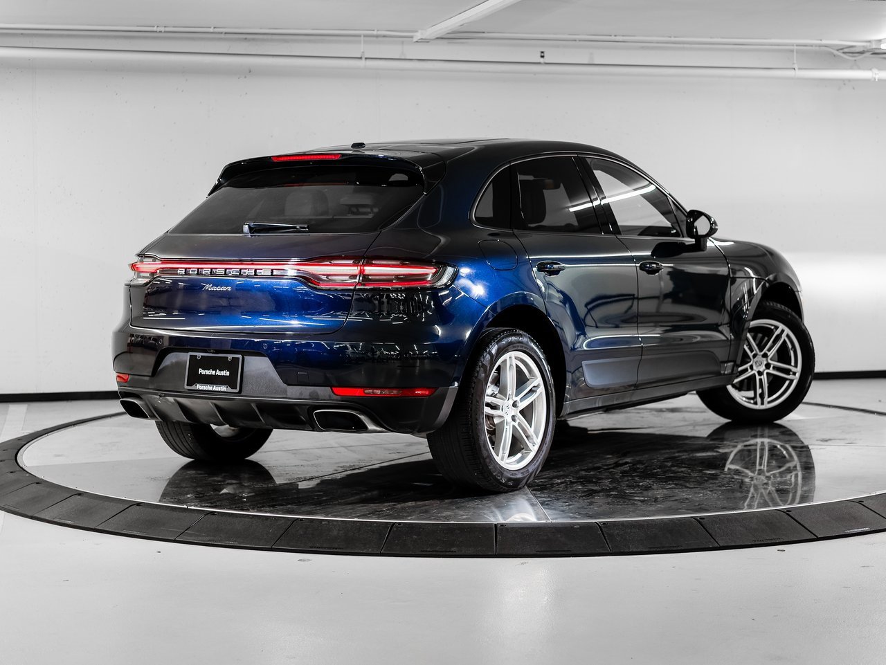 Certified 2020 Porsche Macan image 7