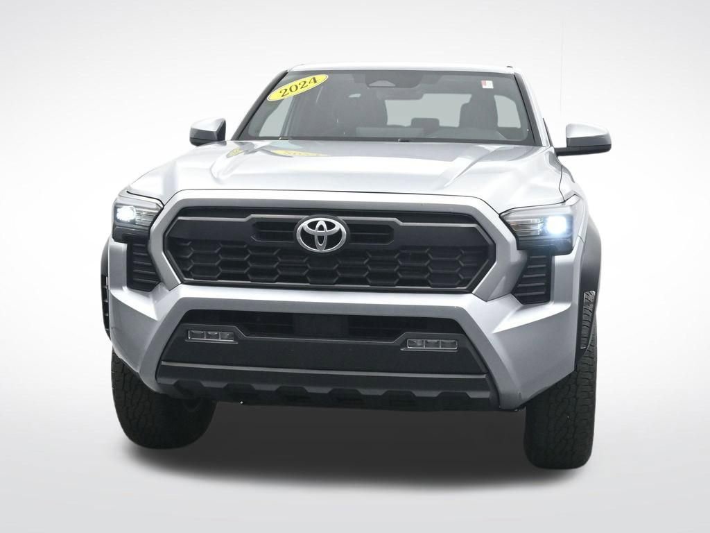 Used 2024 Toyota Tacoma TRD Off-Road image 2