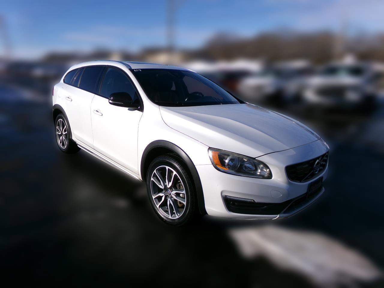 Used 2018 Volvo V60 T5 Cross Country w/ Convenience Package image 1