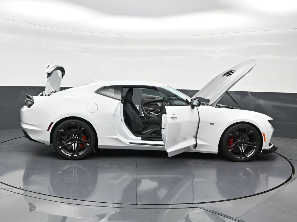 Used 2019 Chevrolet Camaro SS image 32