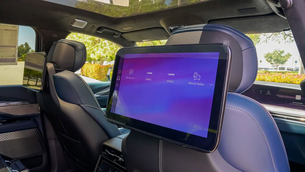 New 2025 Cadillac Escalade IQ Luxury 2 image 18