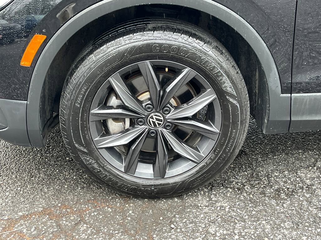 Used 2023 Volkswagen Tiguan SE AWD/4WD image 8