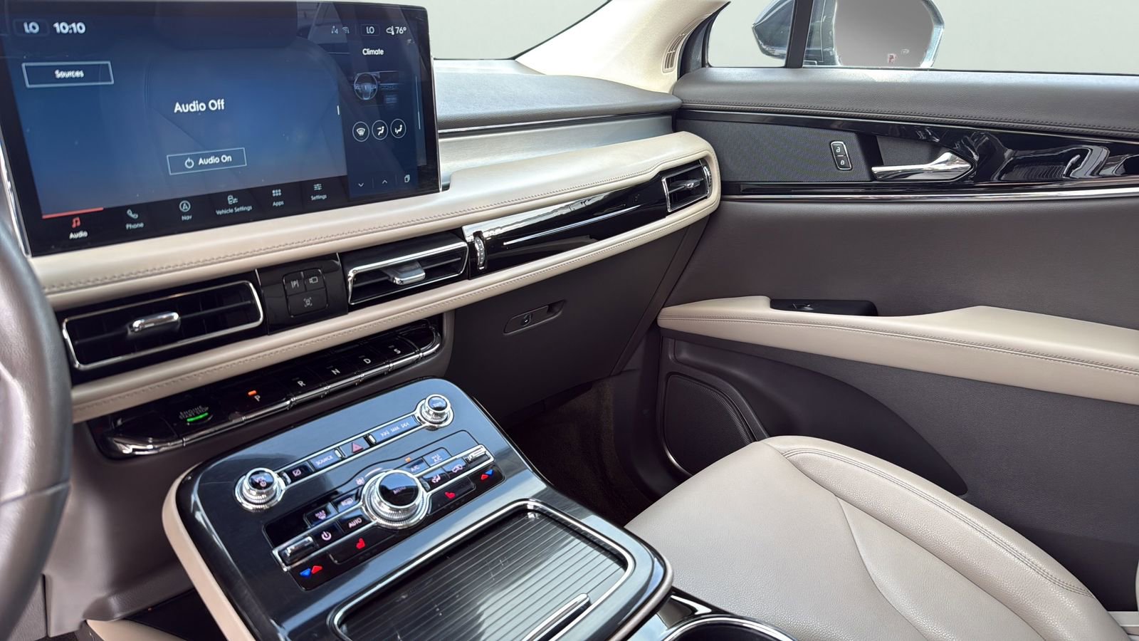 Certified 2022 Lincoln Nautilus FWD w/ Premium Package image 19