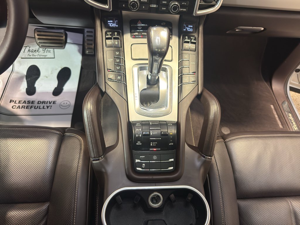 Used 2016 Porsche Cayenne Turbo AWD/4WD image 21