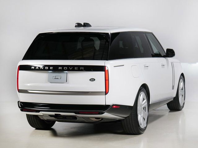 Used 2023 Land Rover Range Rover SE AWD/4WD image 2