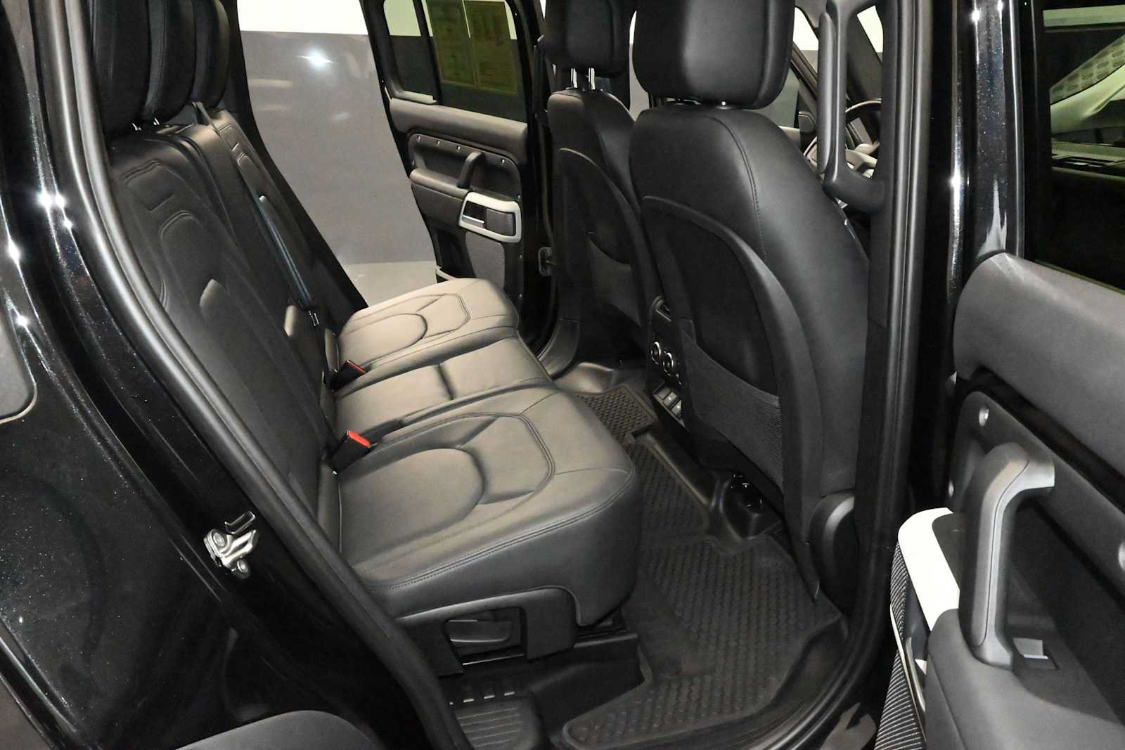 Used 2023 Land Rover Defender 110 SE AWD/4WD image 15