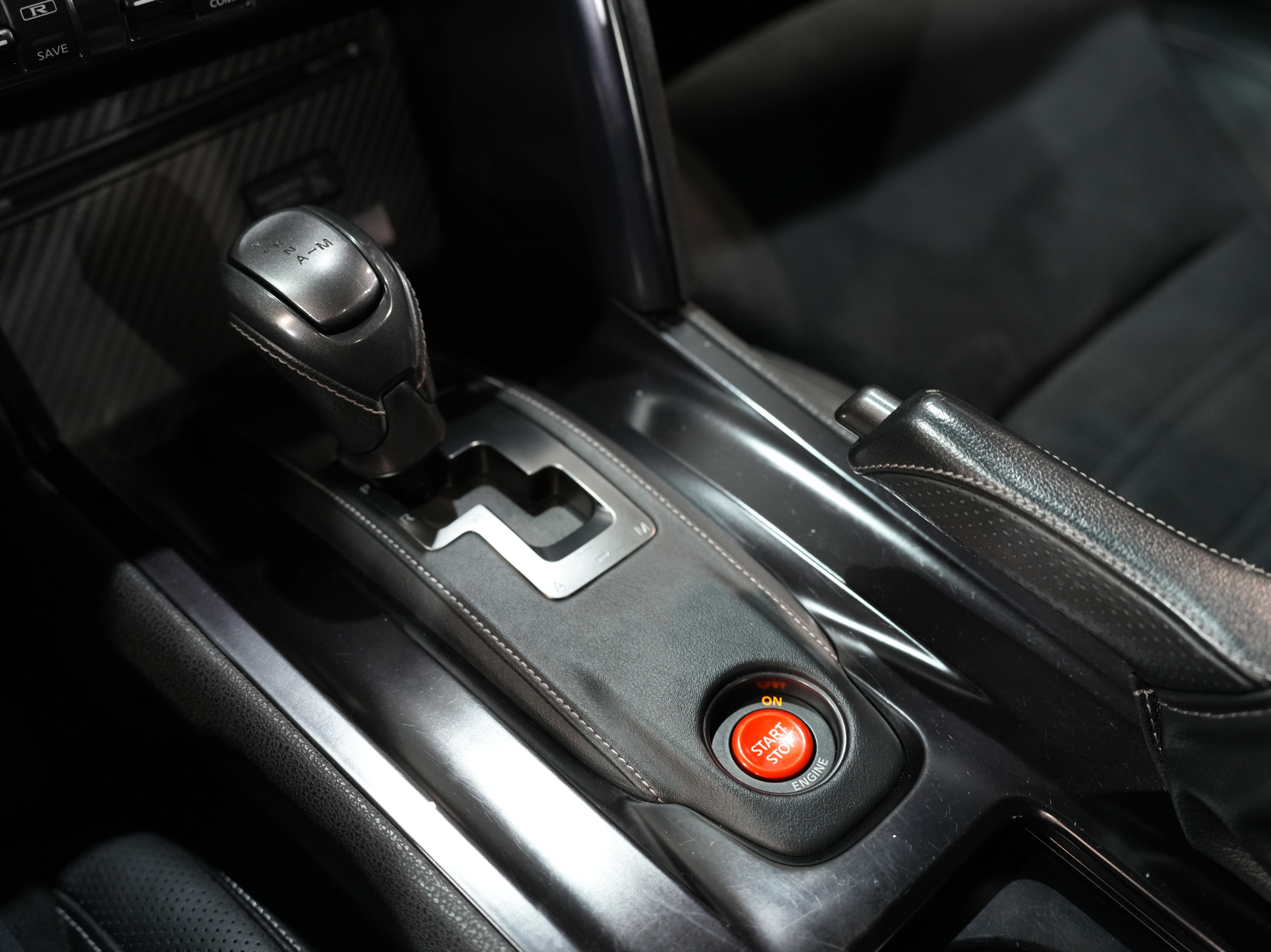 Used 2015 Nissan GT-R Premium image 45