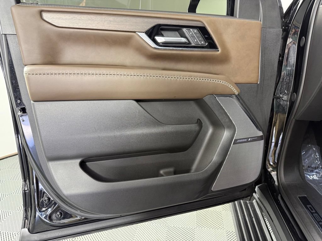 Used 2025 GMC Yukon XL Denali Ultimate AWD/4WD image 19