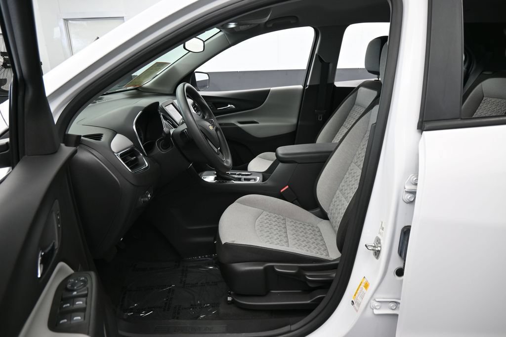 Used 2024 Chevrolet Equinox LS w/ Driver Confidence II Package FWD image 11