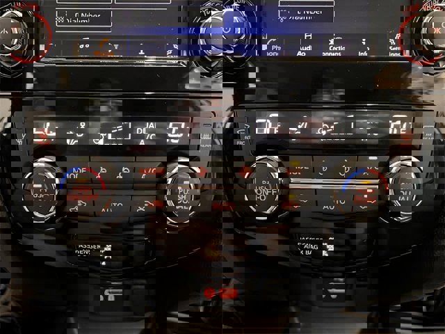 Used 2020 Nissan Rogue SV image 25