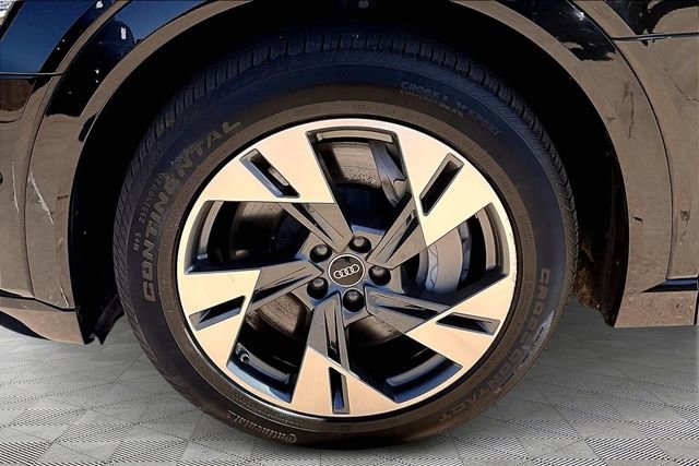 Used 2022 Audi e-tron Premium Plus w/ Premium Plus Package image 8