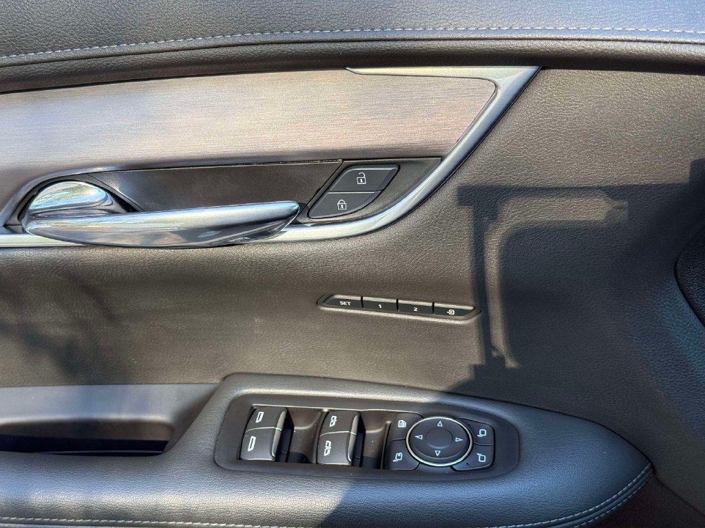 Used 2025 Cadillac XT6 Luxury AWD/4WD image 21