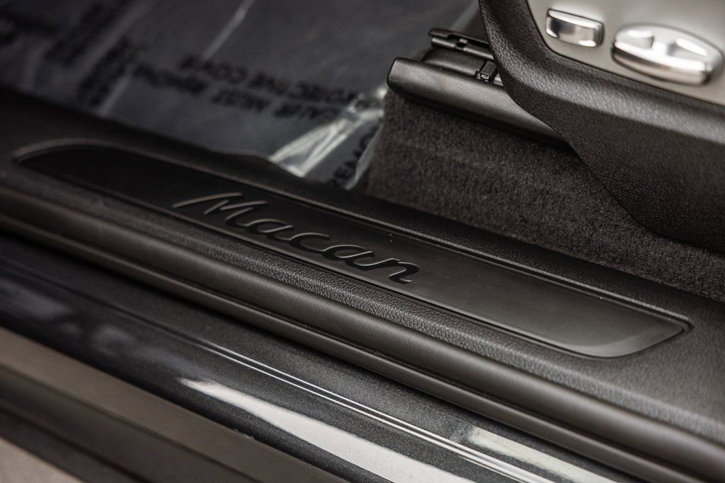 Certified 2025 Porsche Macan image 16
