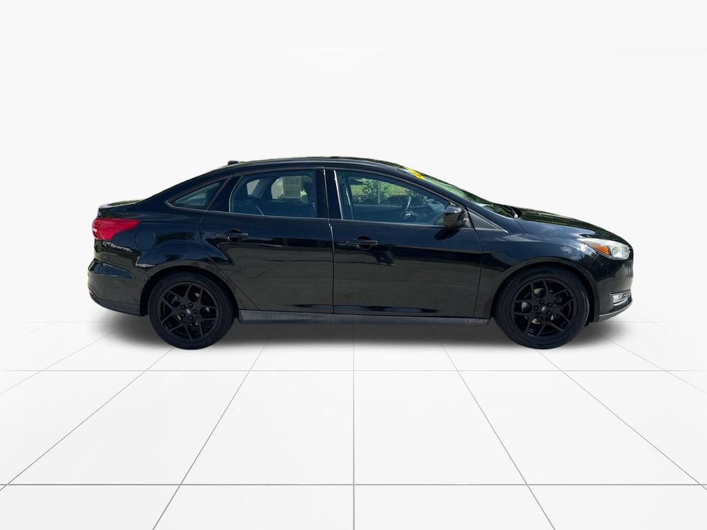 Used 2016 Ford Focus SE w/ Equipment Group 201A FWD image 9