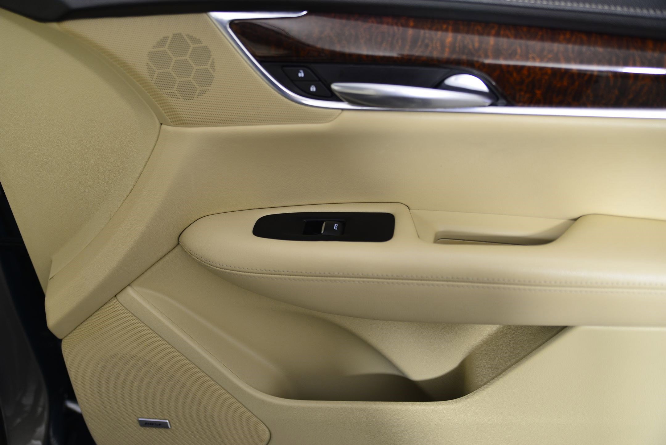 Used 2018 Cadillac XT5 Luxury w/ Driver Awareness Package image 9