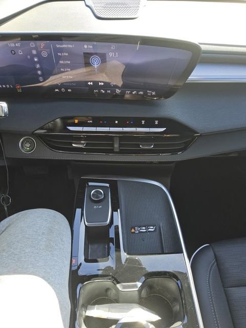 Used 2025 Buick Enclave Sport Touring image 9