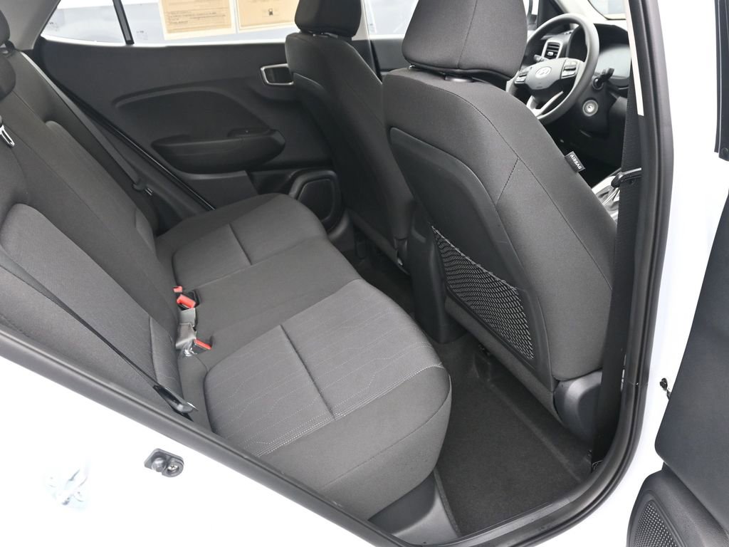 Certified 2025 Hyundai Venue SE image 11