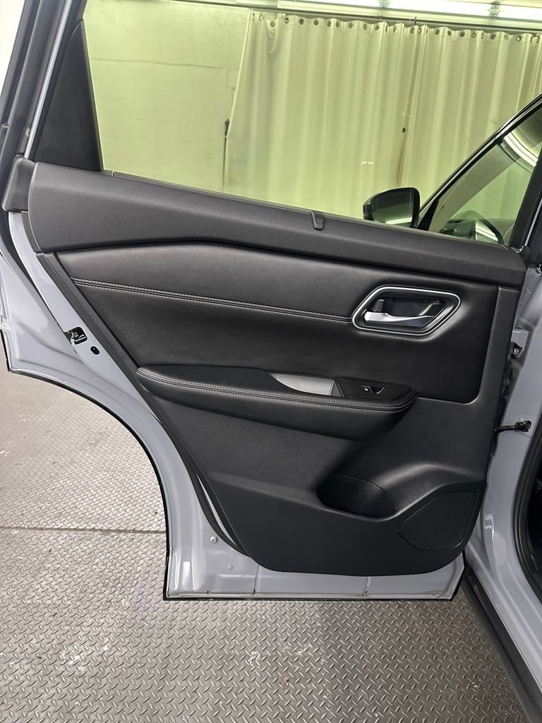 Used 2024 Nissan Rogue Platinum w/ Platinum Premium Package AWD/4WD image 26