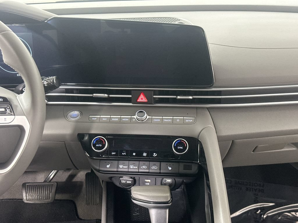 Used 2023 Hyundai Elantra SEL w/ Convenience Package FWD image 18