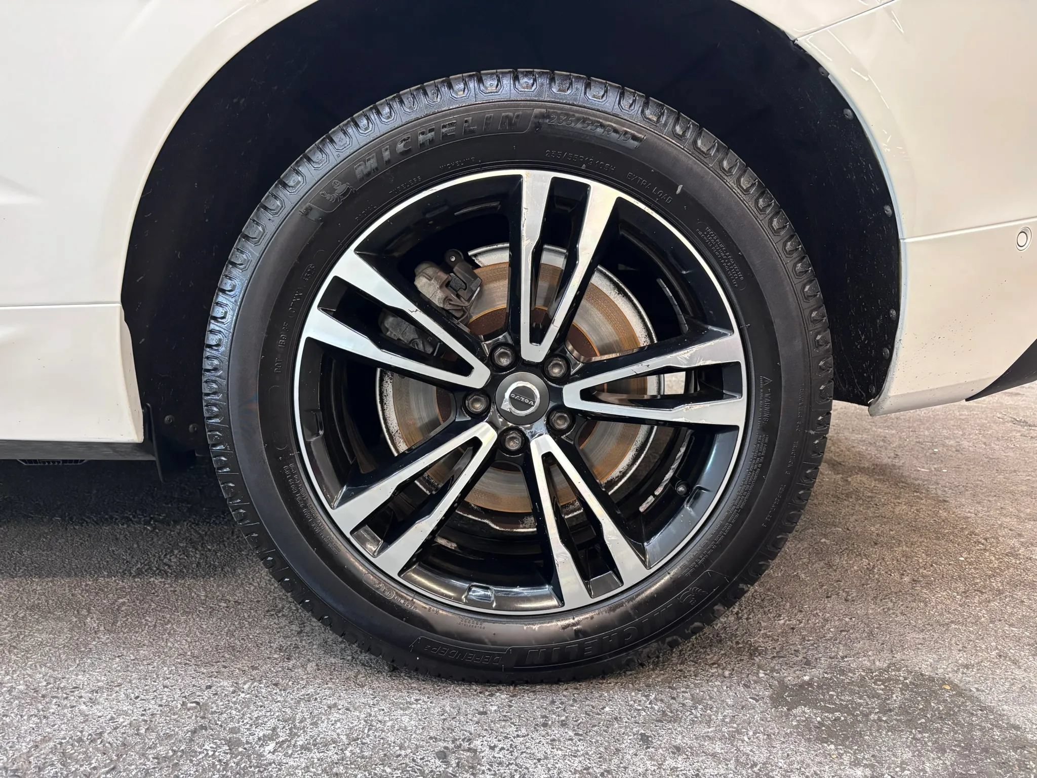 Used 2018 Volvo XC60 T6 Momentum w/ Vision Package AWD/4WD image 7