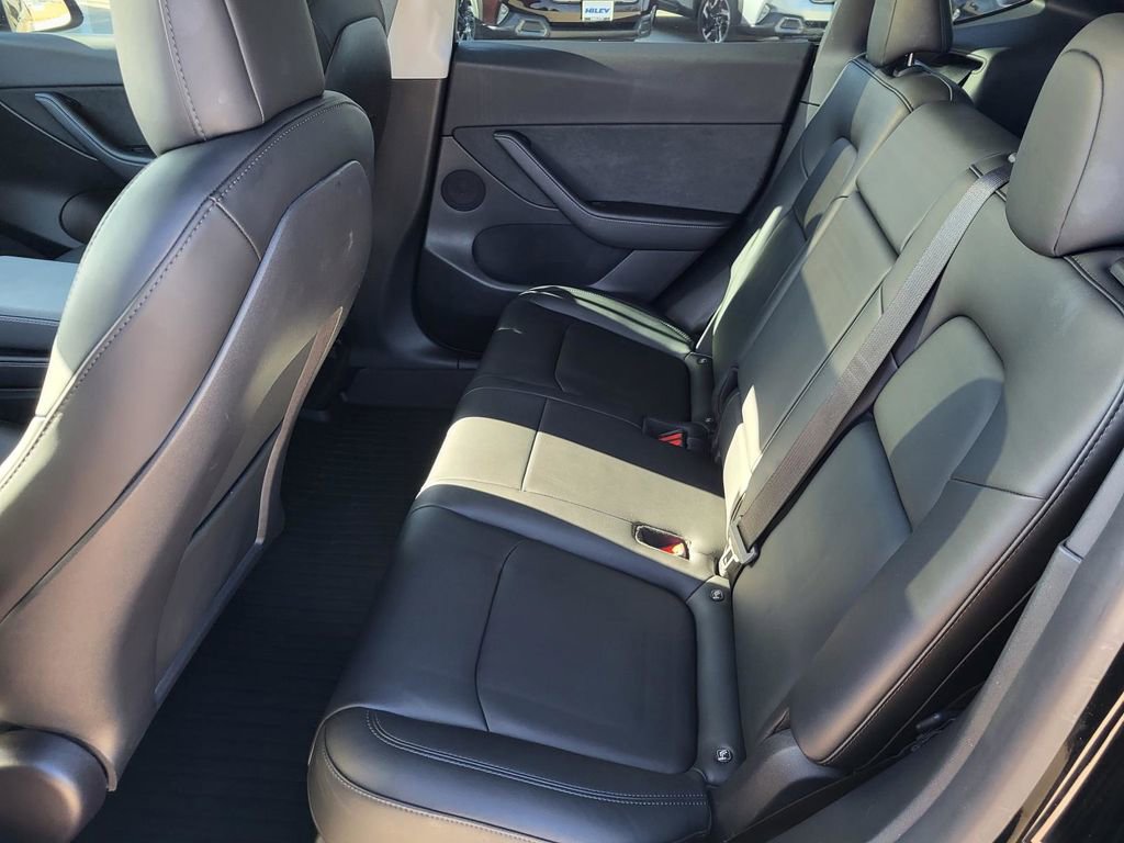 Used 2022 Tesla Model Y Long Range image 14