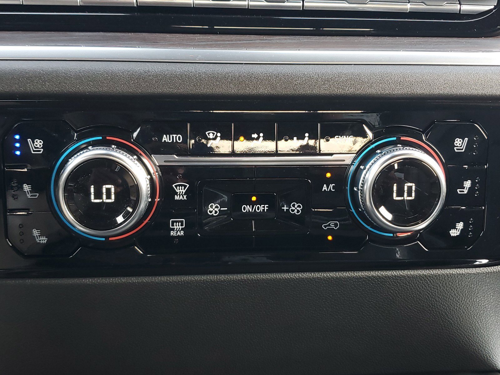 New 2025 GMC Sierra 2500 SLT w/ SLT Premium Package image 31