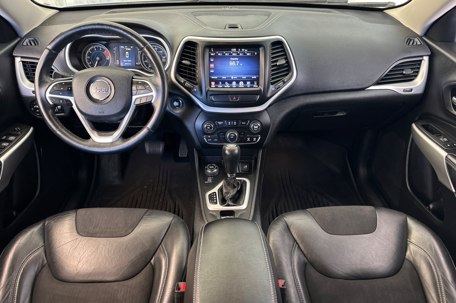 Used 2018 Jeep Cherokee Latitude Plus AWD/4WD image 14