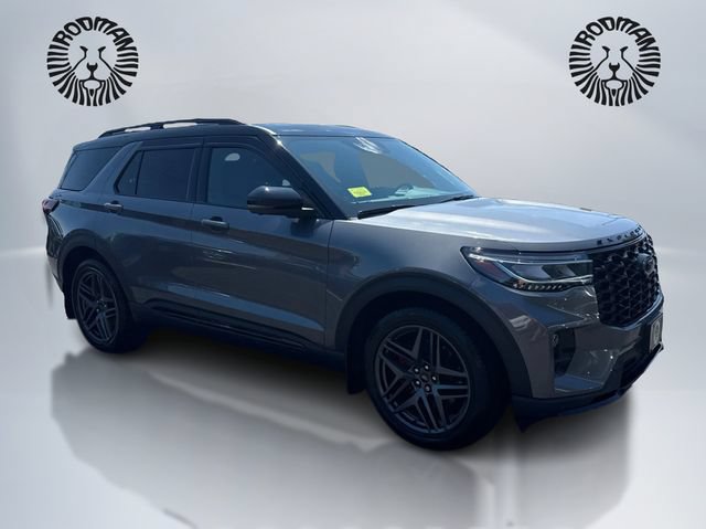 Used 2025 Ford Explorer ST AWD/4WD image 3