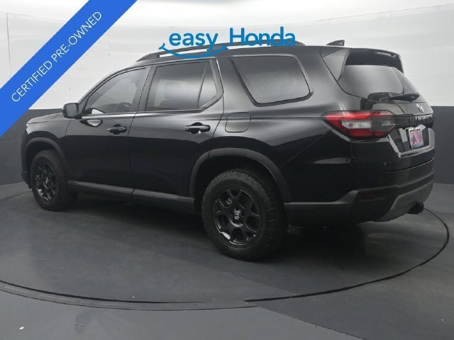 Used 2025 Honda Pilot TrailSport image 5