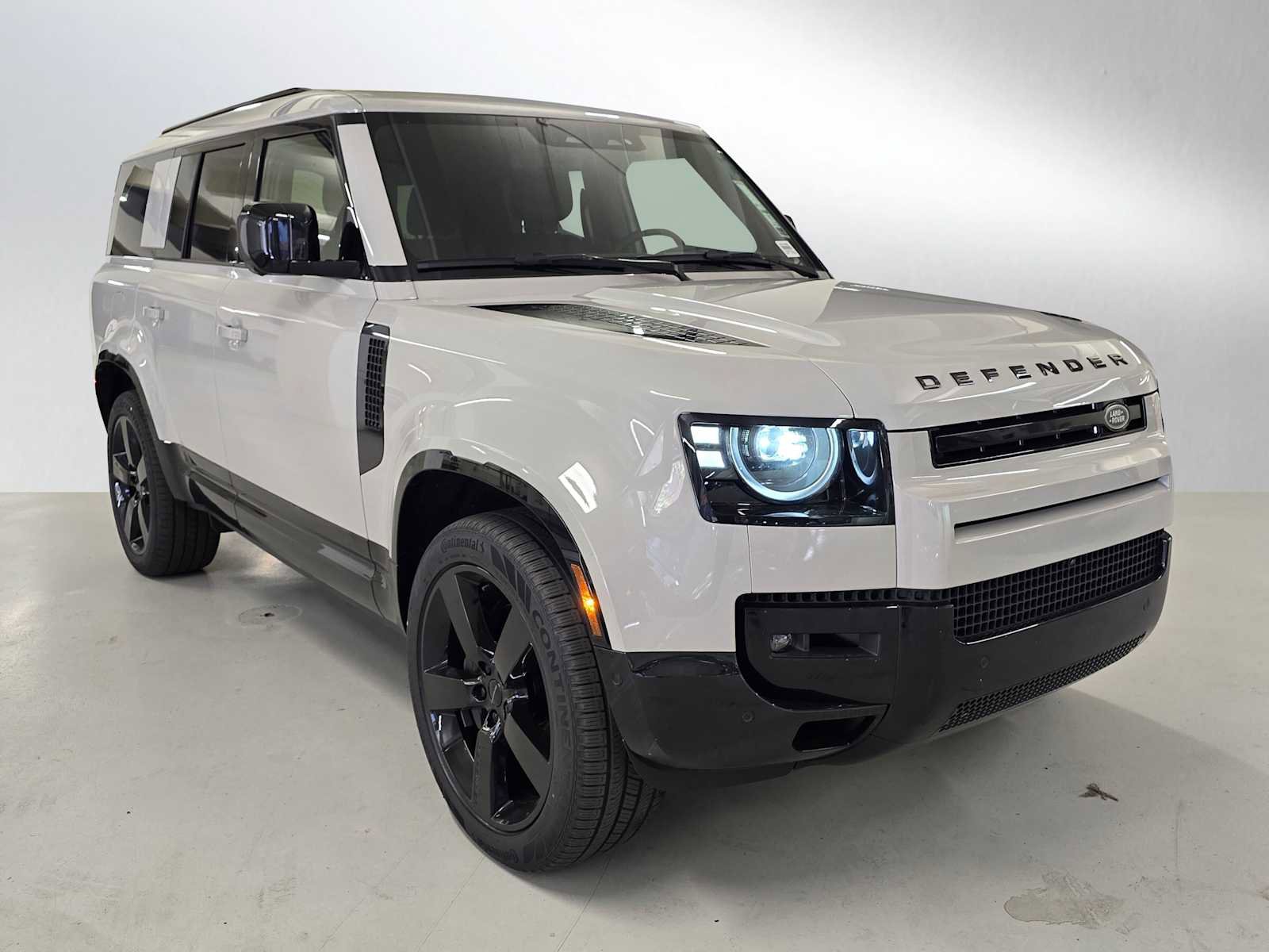 New 2026 Land Rover Defender 130 X-Dynamic SE image 7