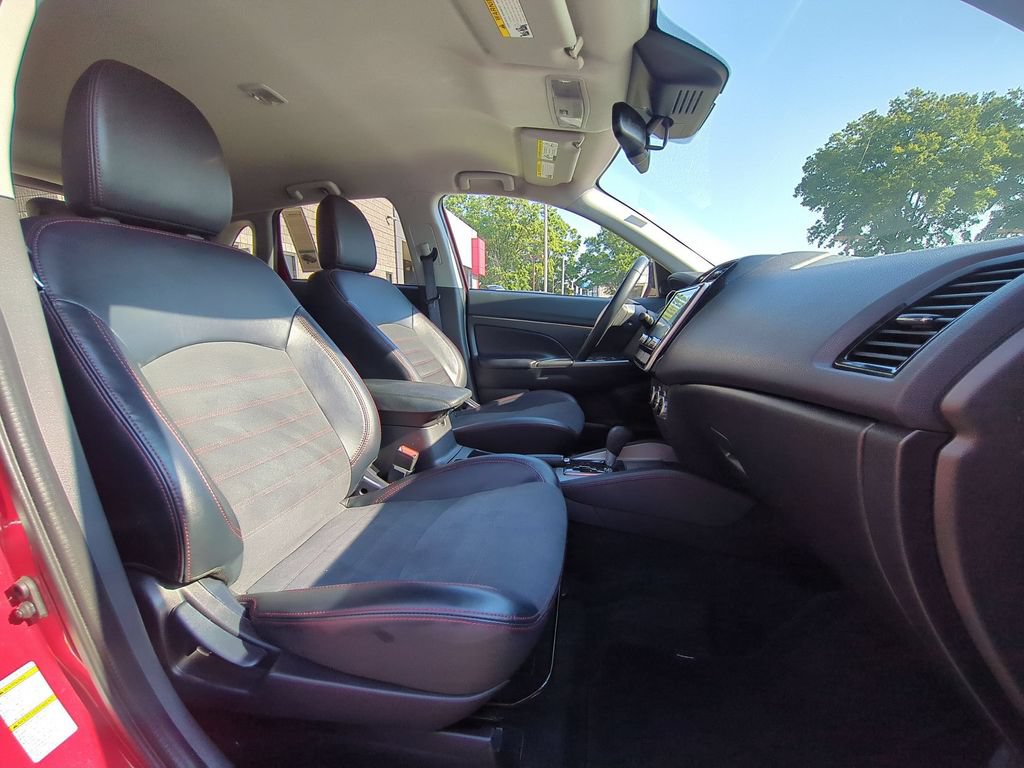 Used 2025 Mitsubishi Outlander Sport SE AWD/4WD image 30
