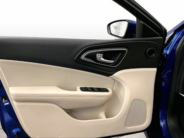 Used 2015 Chrysler 200 Limited FWD image 23