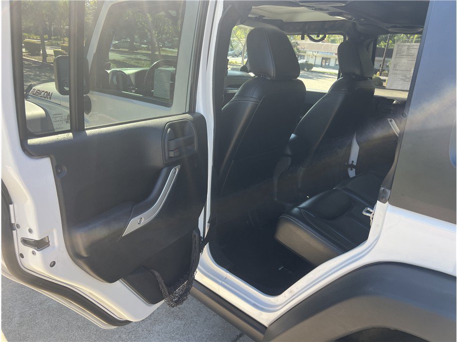 Used 2013 Jeep Wrangler Unlimited Rubicon w/ Connectivity Group AWD/4WD image 11