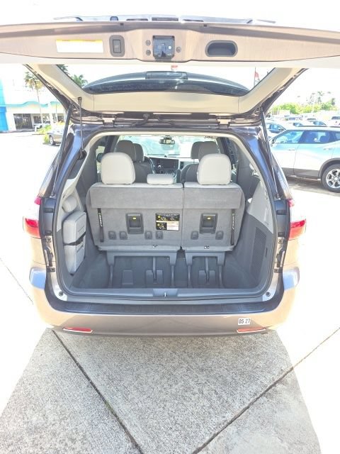 Used 2020 Toyota Sienna FWD image 9