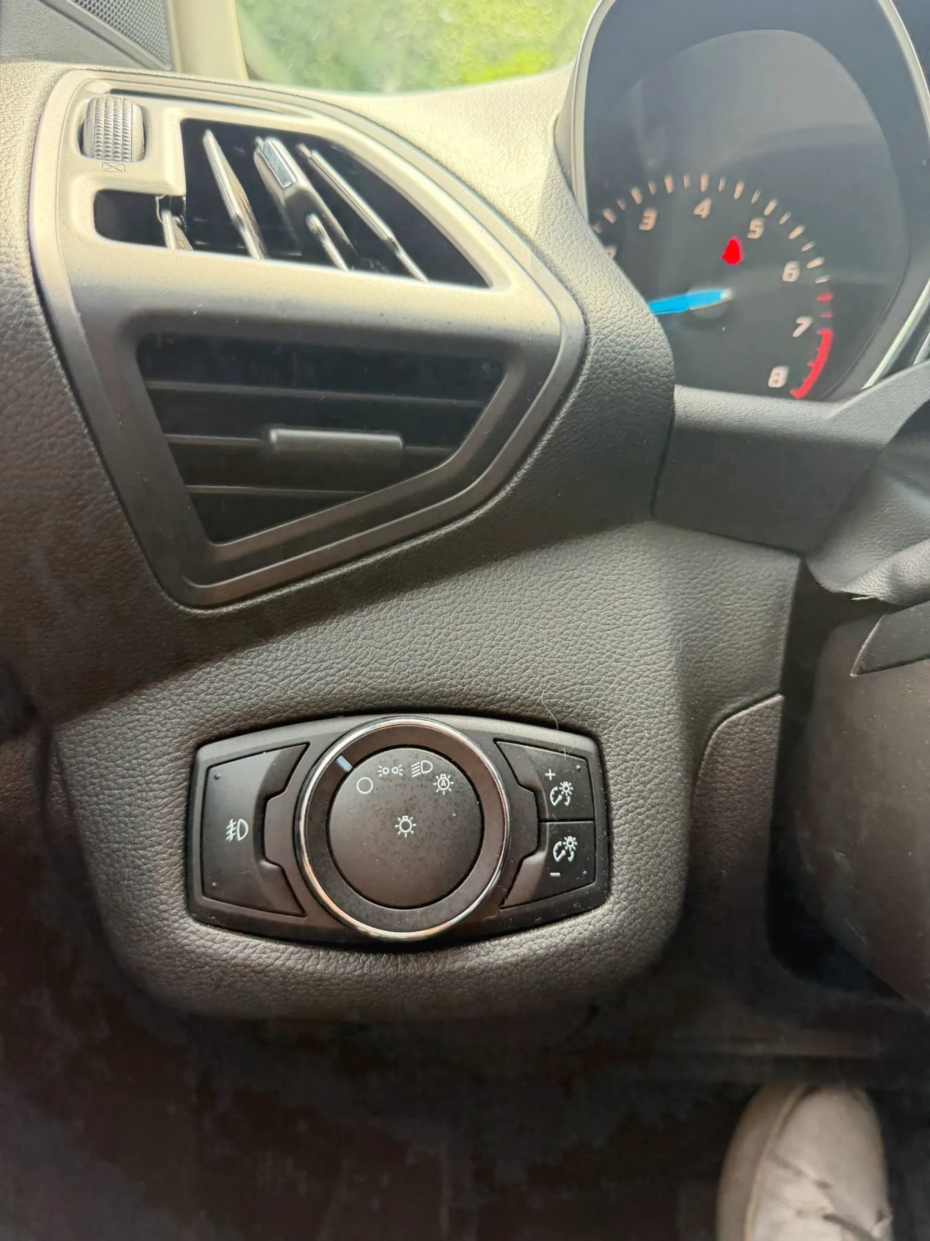 Used 2015 Ford Escape SE w/ Equipment Group 201A FWD image 19