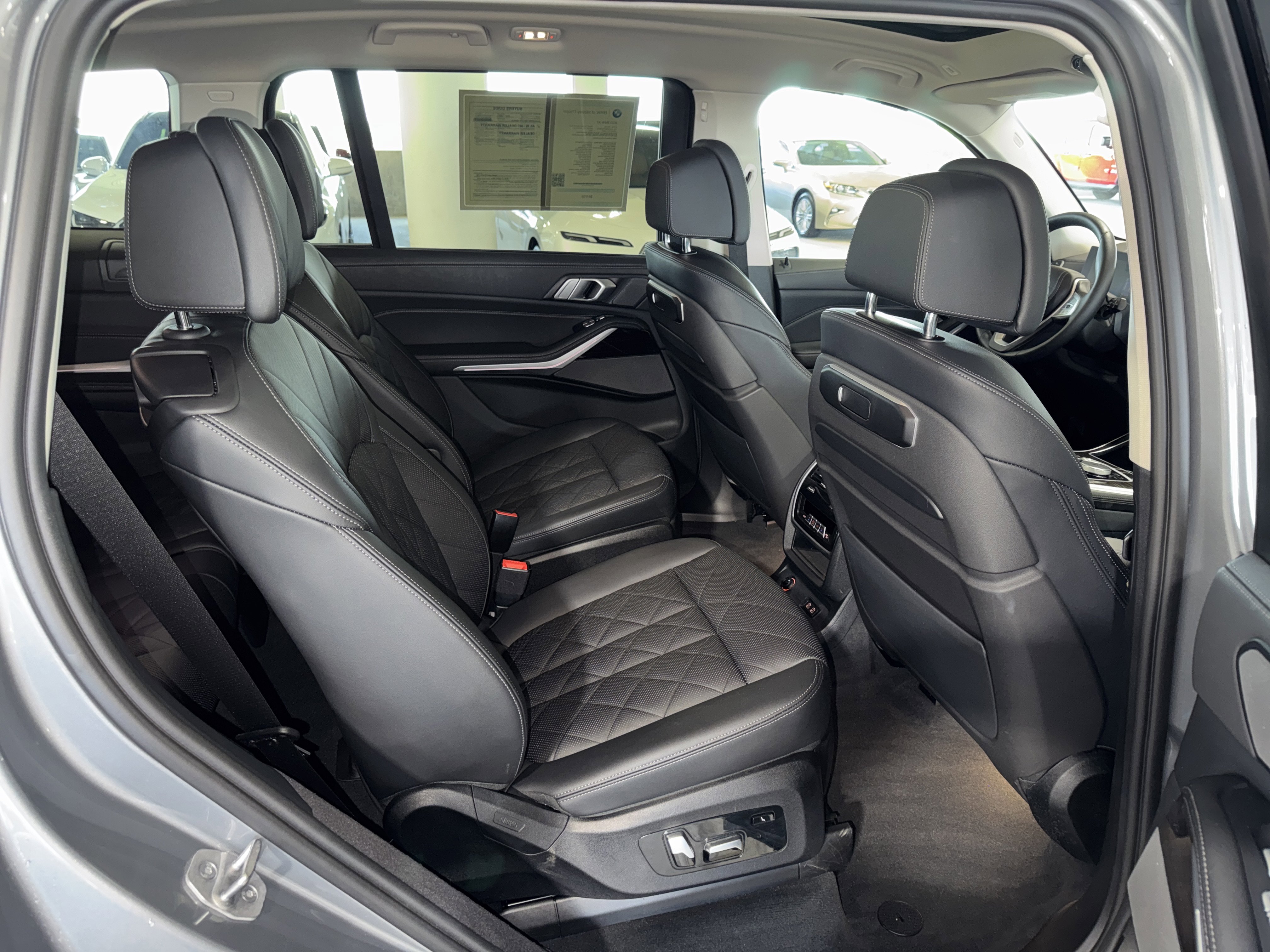 Used 2023 BMW X7 xDrive40i w/ Premium Package image 12