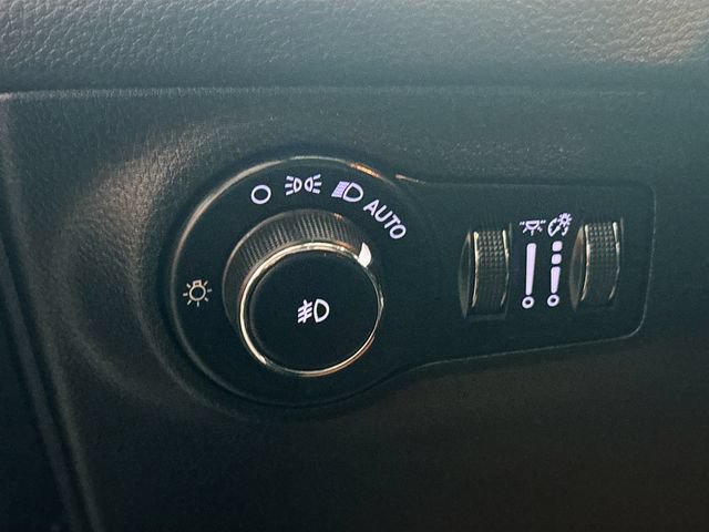 Used 2018 Jeep Compass Latitude w/ Popular Equipment Group FWD image 11