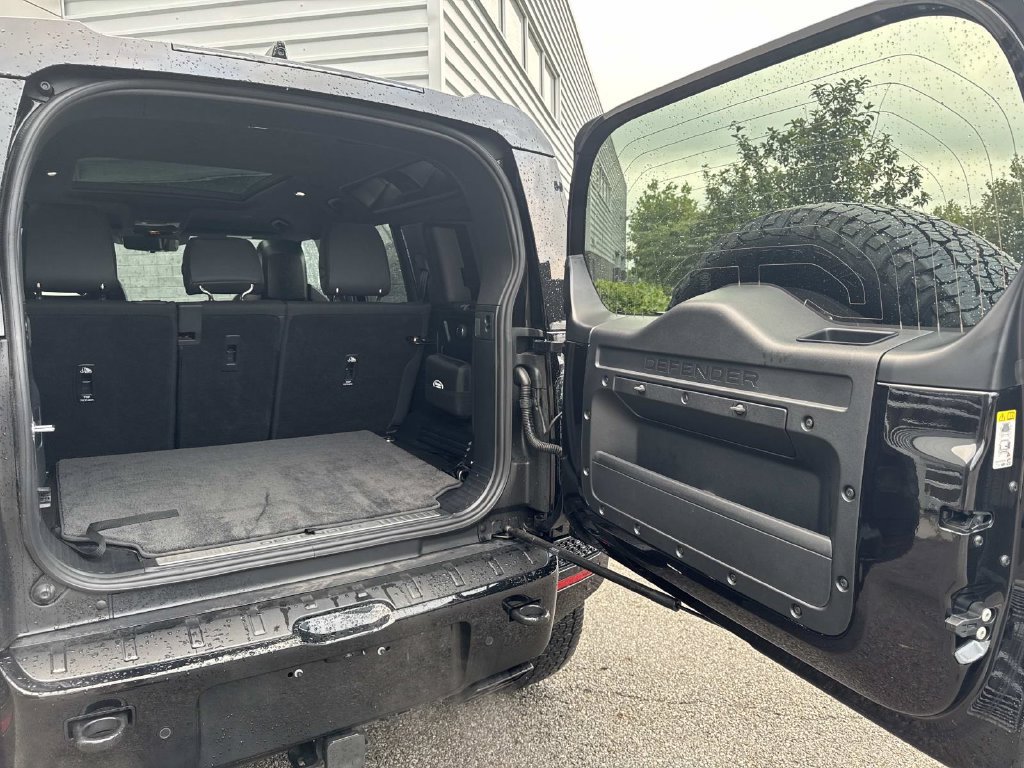 Certified 2026 Land Rover Defender 110 OCTA AWD/4WD image 6