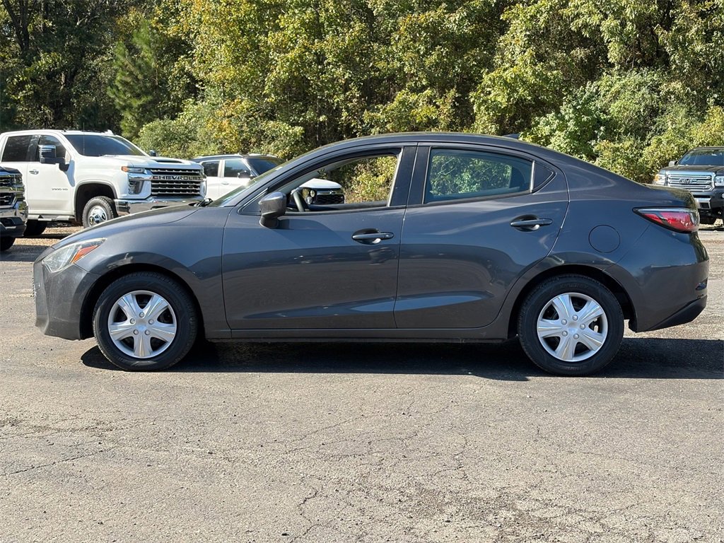 Used 2019 Toyota Yaris L image 6