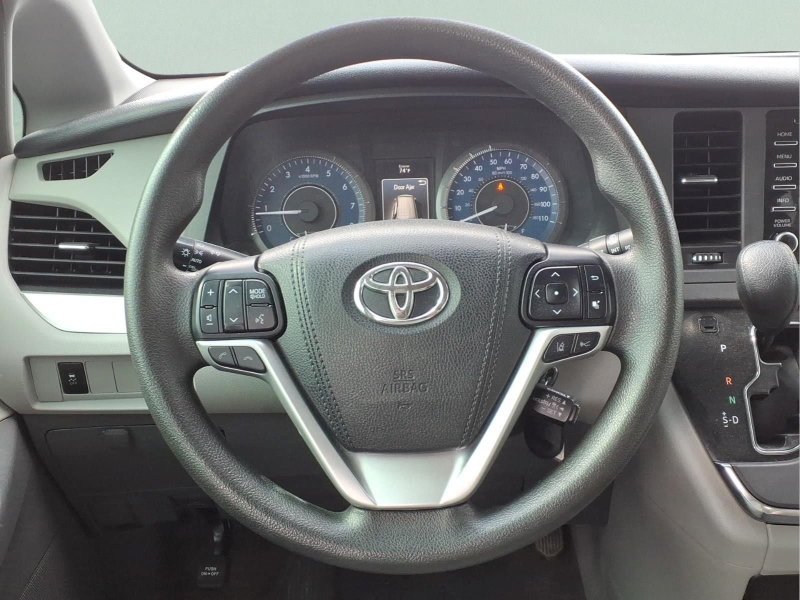 Used 2018 Toyota Sienna LE FWD image 5