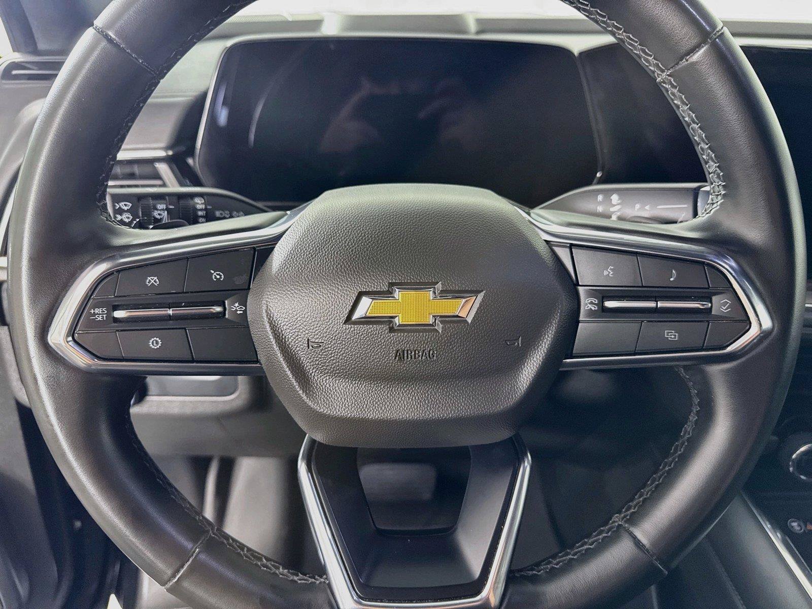 Used 2025 Chevrolet Suburban LT AWD/4WD image 17