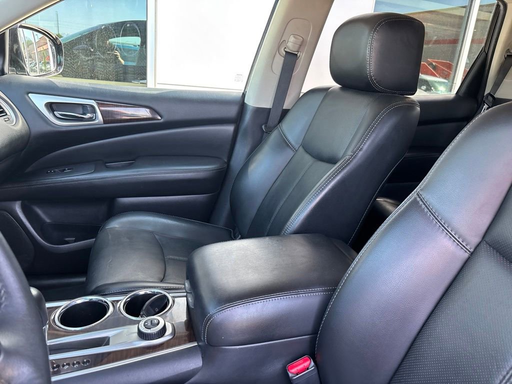 Used 2016 Nissan Pathfinder Platinum w/ Family Entertainment Package AWD/4WD image 13