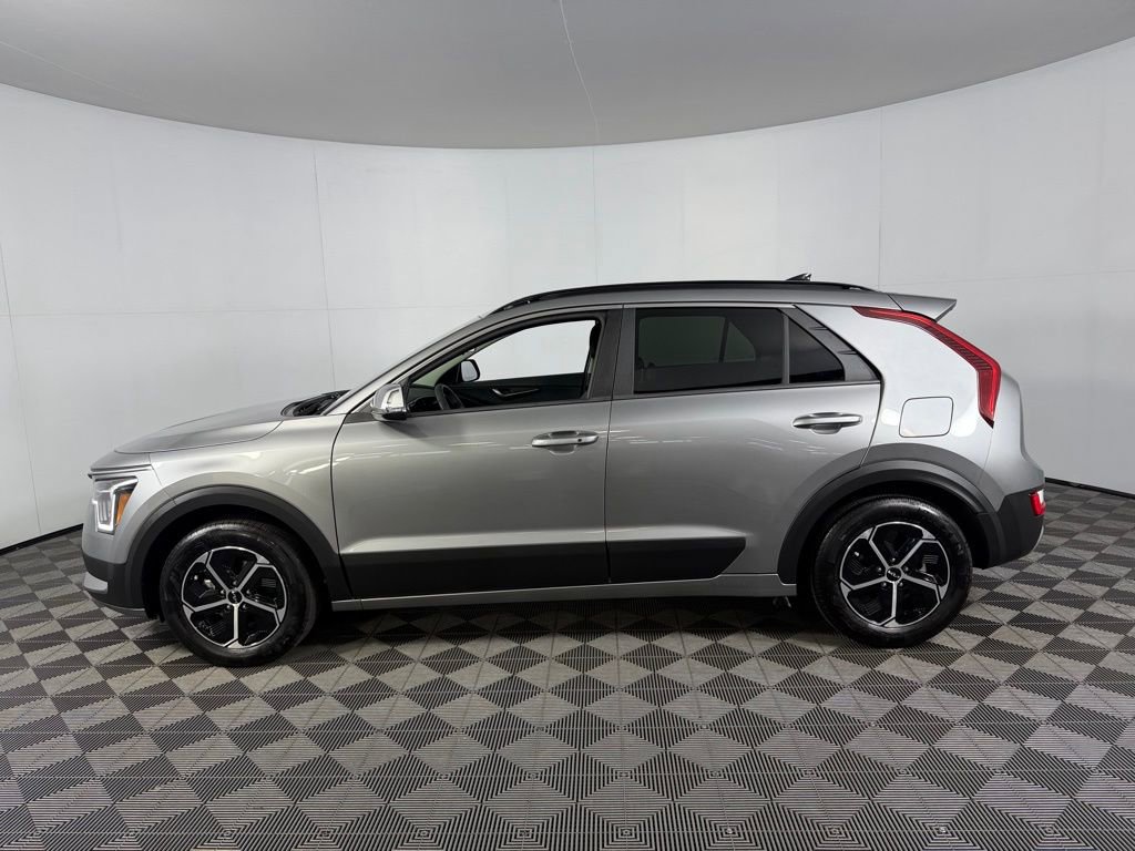 Used 2025 Kia Niro EX image 11