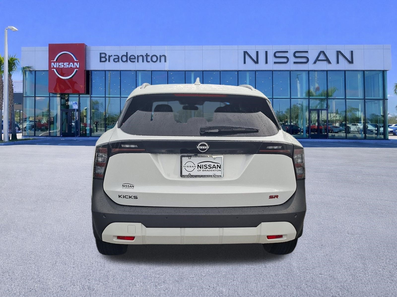 Used 2025 Nissan Kicks SR FWD image 6